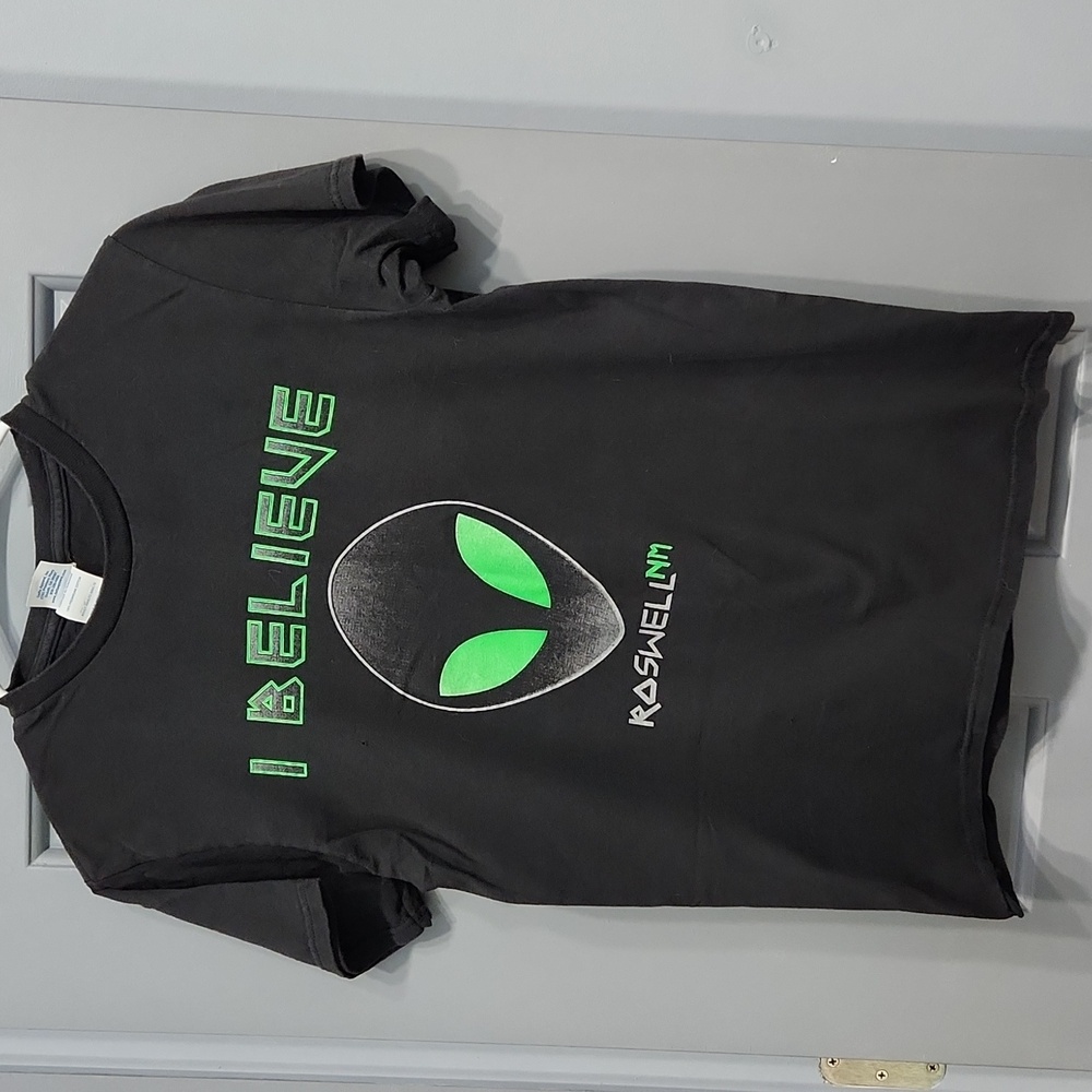 Alien Head I Believe Roswell New Mexico tee Green Black Silver Gray